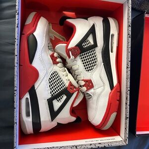 Air Jordan 4 retro Gs5y fits size 6.5 women’s